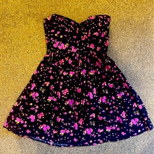 NWOT Strapless dress.